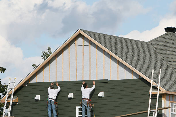 Professional Siding Replacement technician working in Mechanicstown, NY